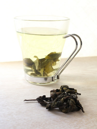 苦丁茶はノンカフェイン。中国では2000年以上前から宮廷への献上茶として扱われてきたとか